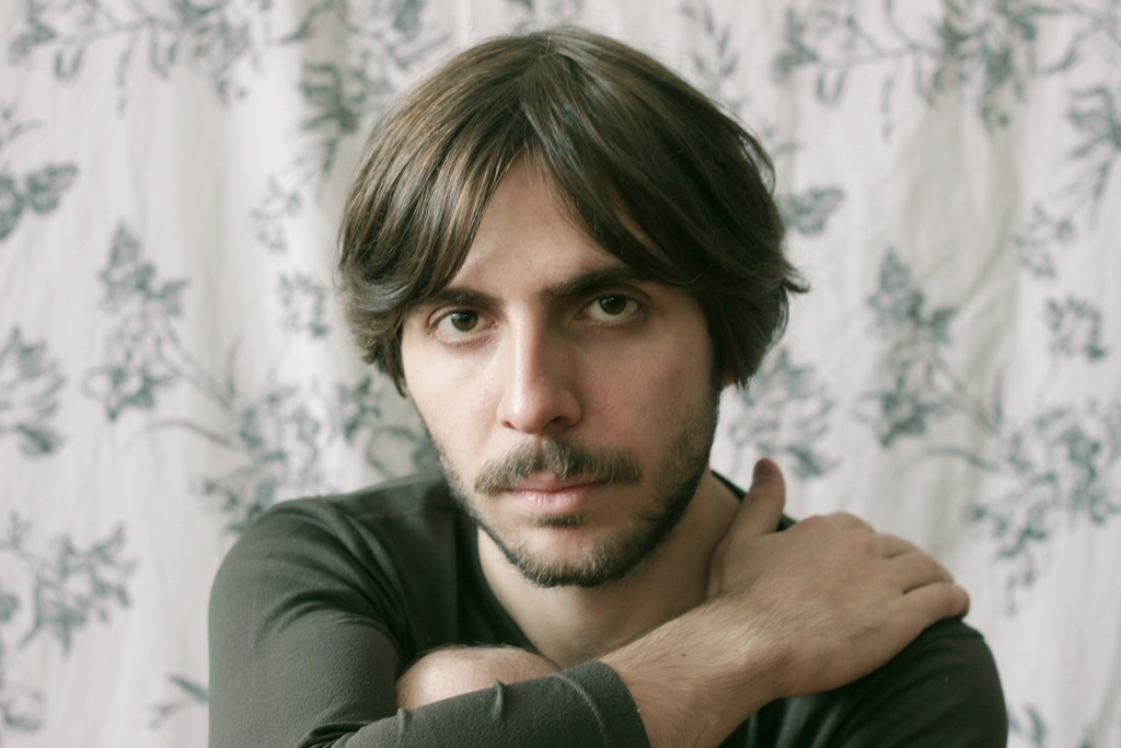 Jornalista e escritor lança livro de poemas que têm Maravilha como cenário