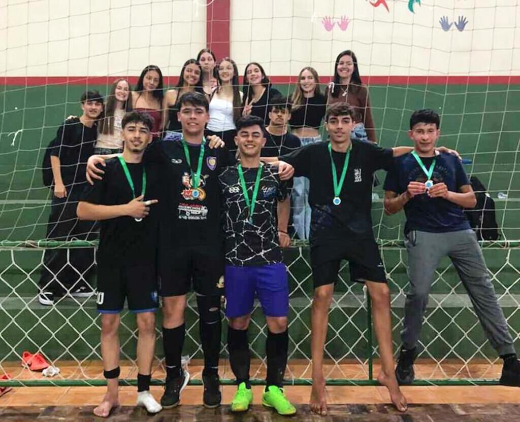 CAMPEÕES DOS  JOGOS INTERCLASSES  DA ESCOLA MARIA  SOLANGE LOPES DE BORBA DE SÃO JOÃO DO SUL