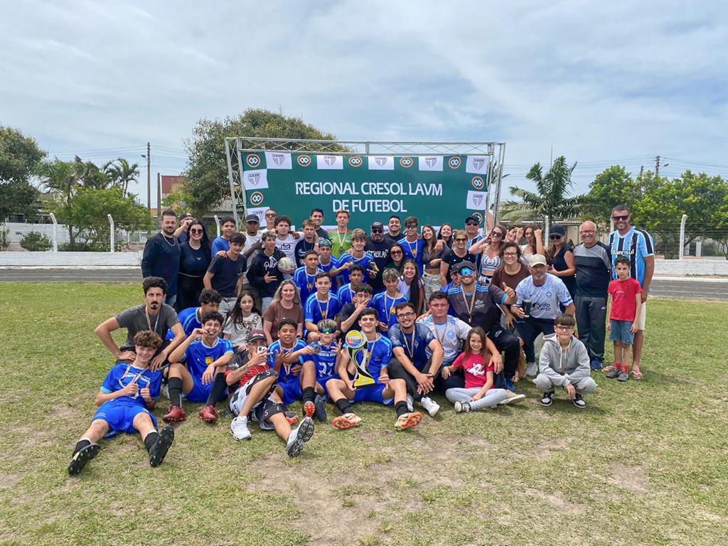 PASSO DE TORRES CONQUISTA  O TÍTULO DO CAMPEONATO REGIONAL SUB-15  DE FUTEBOL DE CAMPO