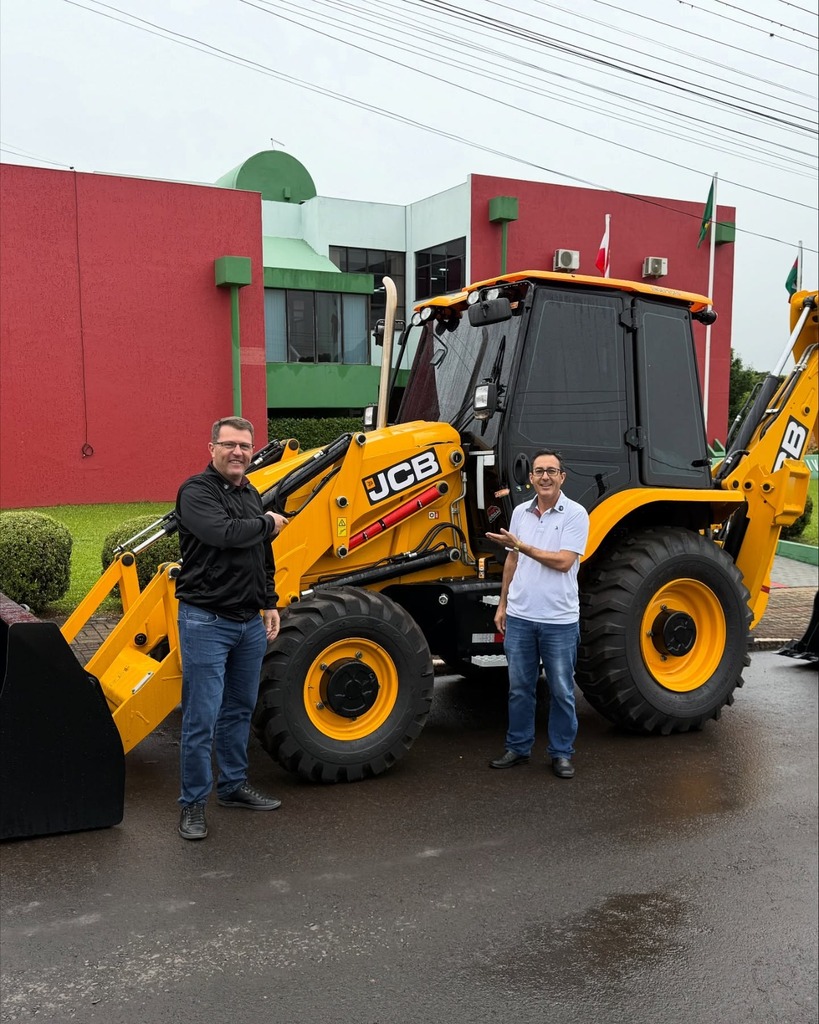 Serra Alta investe em nova retroescavadeira para reforçar os serviços do DMER