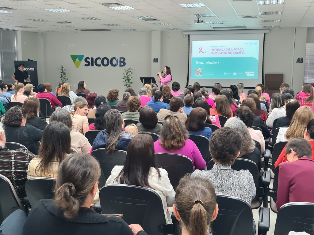 Sicoob São Miguel promove evento em alusão ao Outubro Rosa e ao protagonismo feminino