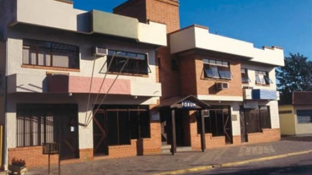 Foto: Reprodução Internet - Júri condena homem a mais de 18 anos de prisão por homicídio motivado por ciúmes em Garopaba