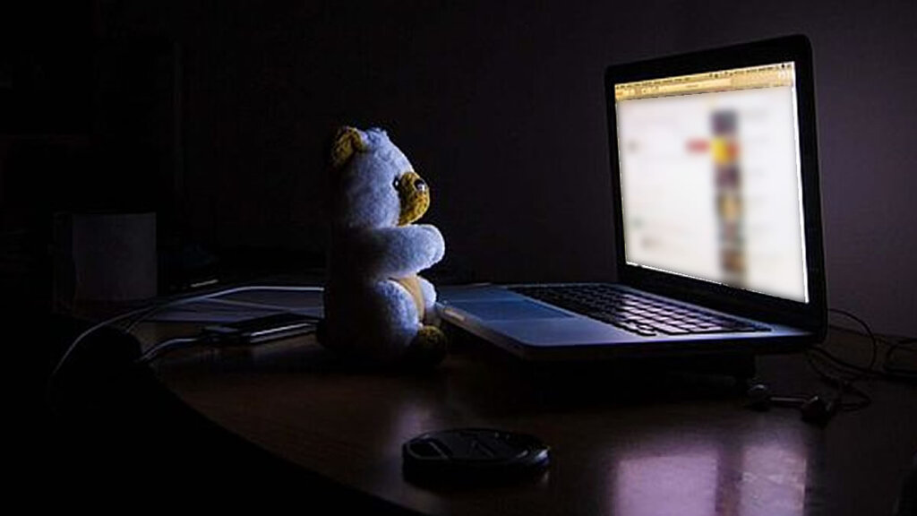 Jovem preso por armazenar e compartilhar pornografia infantojuvenil