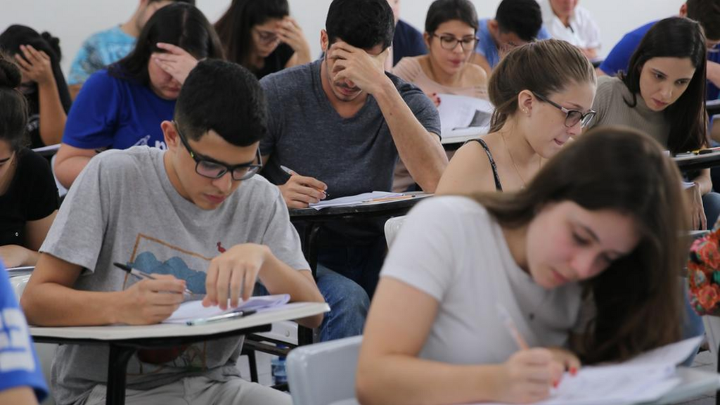 Prefeitura de Paulo Lopes oferece transporte gratuito para estudantes que farão o Enem