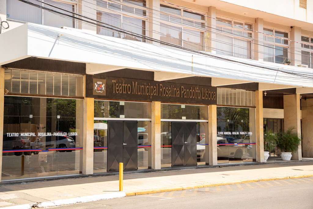 Feirão de empregos ocorre hoje, no Teatro Municipal