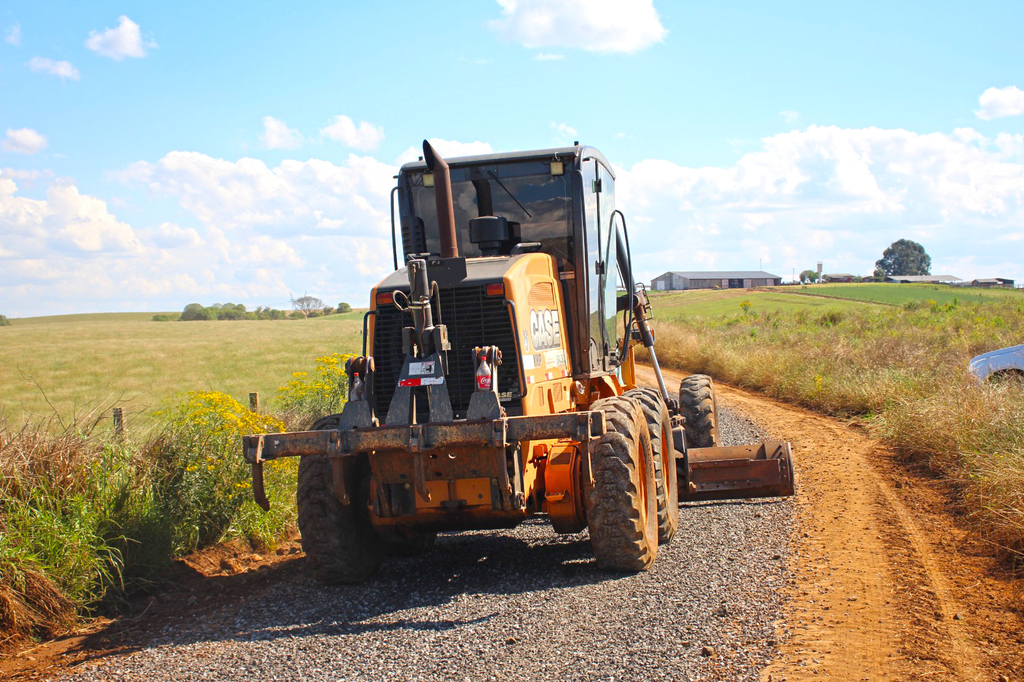 Zortéa realiza melhorias na estrada de acesso à comunidade da Volta Grande