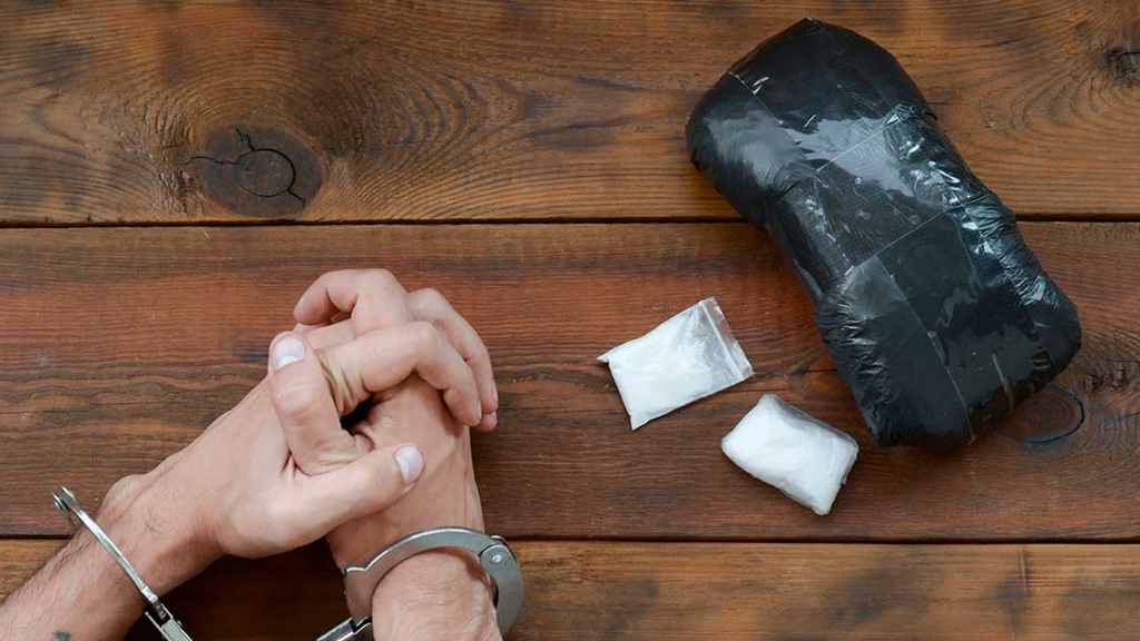 Homem é preso por tráfico de drogas no bairro Progresso, em Laguna