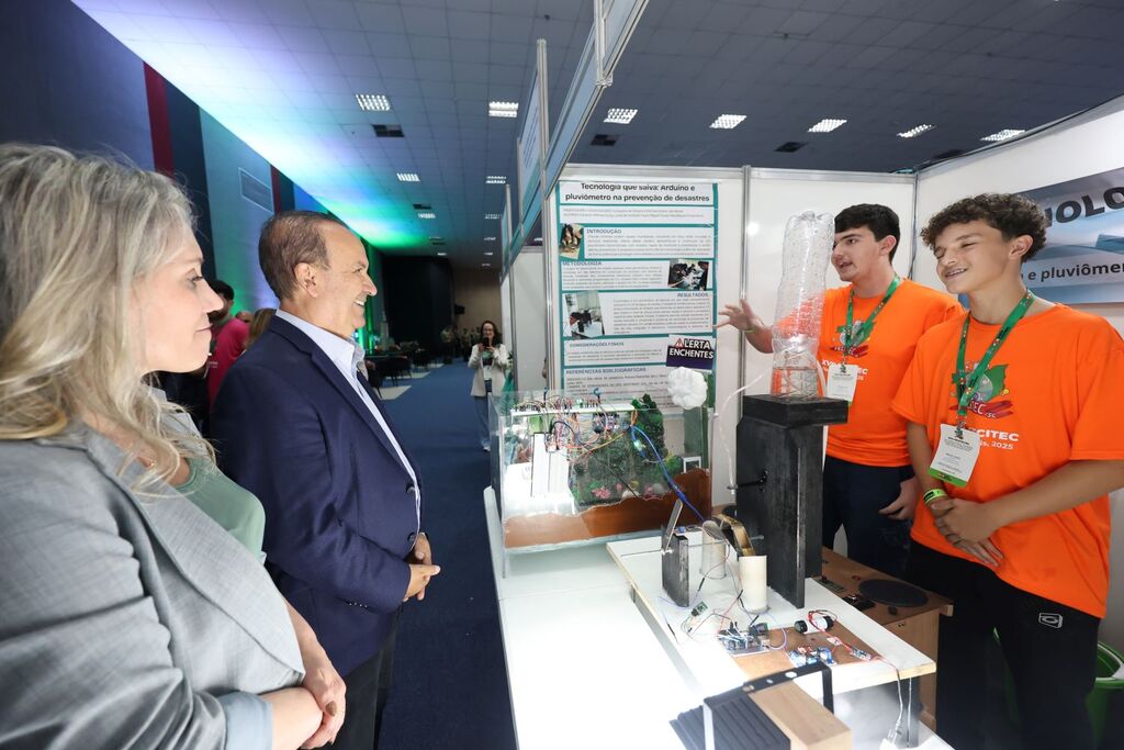 Feira Estadual de Ciência e Tecnologia reúne projetos de todas as regiões