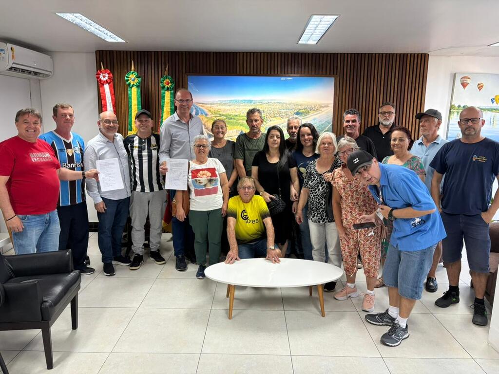 PREFEITO DELCI DIMER RECEBE MORADORES DO FAXINAL PARA TRATAR SOBRE PAVIMENTAÇÃO DE RUAS