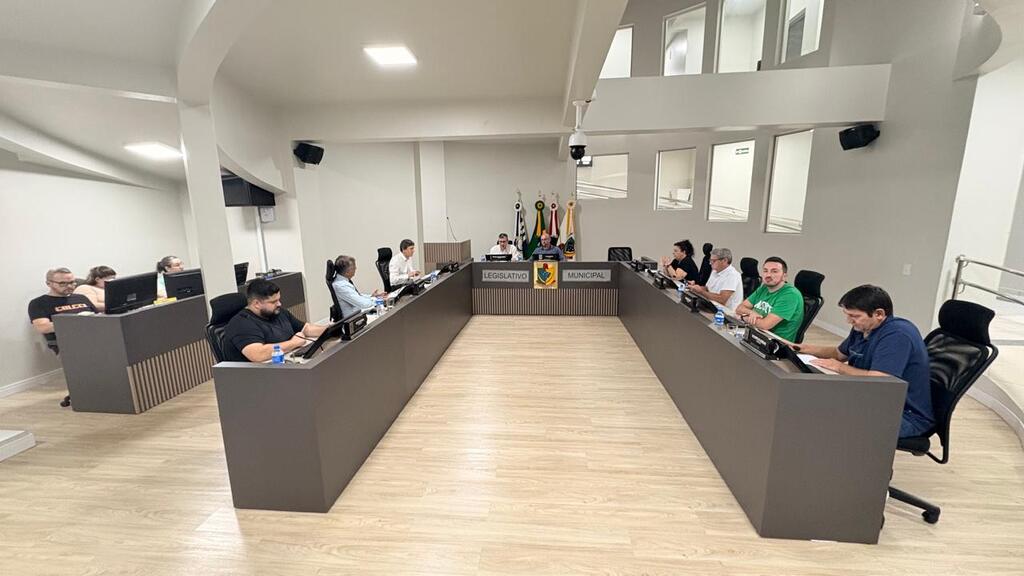 Câmara de Vereadores de Capinzal realiza 40ª Sessão Ordinária de 2025 e destaca avanços, homenagens e cobranças da comunidade