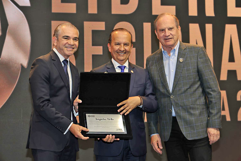Governador Jorginho Mello é homenageado no Prêmio Líderes do Brasil, edição Santa Catarina