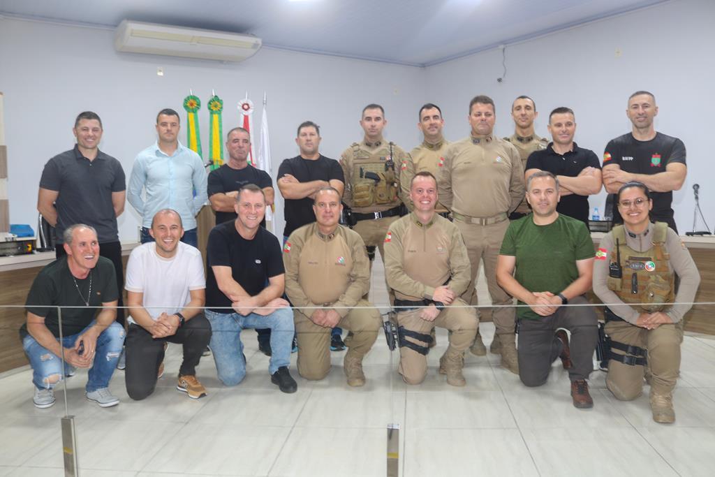 CÂMARA DE PRAIA GRANDE HOMENAGEIA OS POLICIAIS MAURO E LUCIANO PELOS RELEVANTES SERVIÇOS PRESTADOS Á PMSC