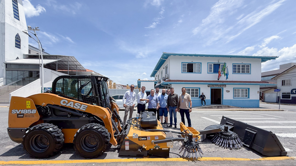 Garopaba investe em nova mini carregadeira para reforçar infraestrutura do município