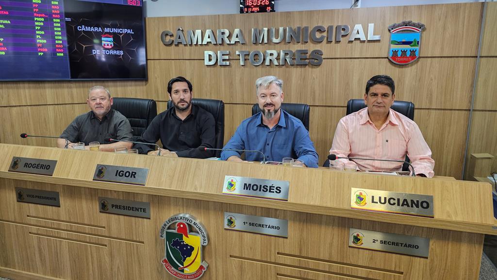 CÂMARA DE VEREADORES DE TORRES REALIZA MAIS UMA SESSÃO  DO LEGISLATIVO MUNICIPAL