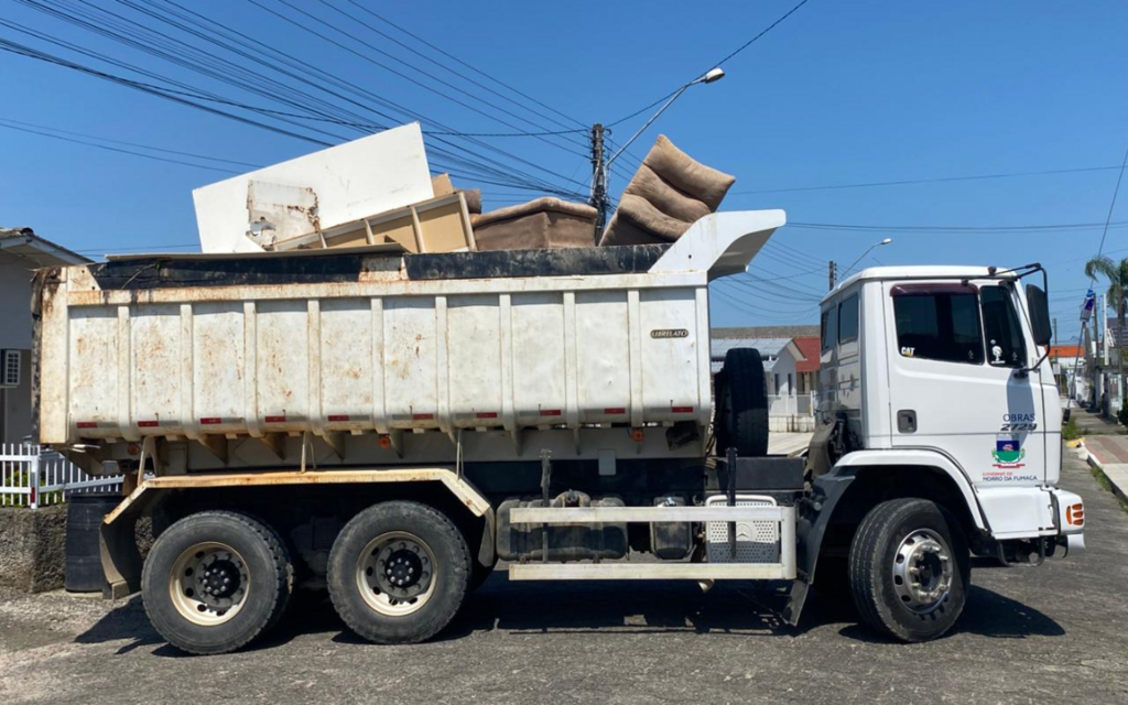 Morro da Fumaça: Fumaf recolhe mais de duas toneladas de móveis em mutirão de coleta de resíduos volumosos