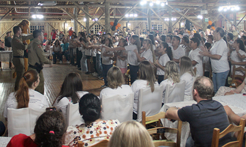 Seara tem mais de 200 novos alunos formados