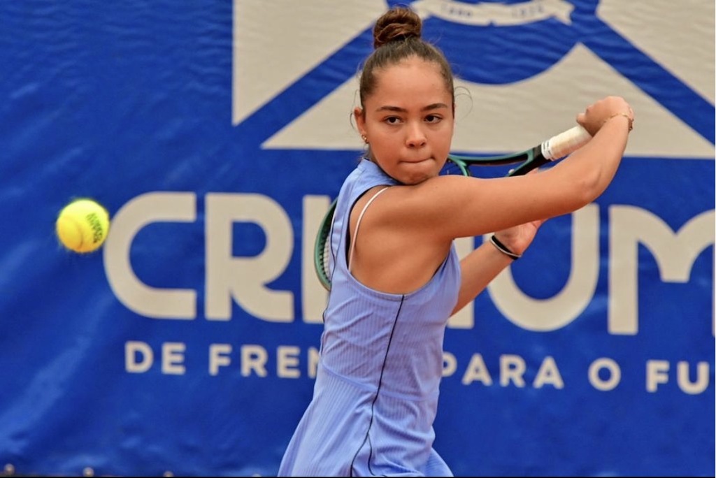 Torneio atrai jovens tenistas e atletas experientes em busca de pontos no ranking mundial