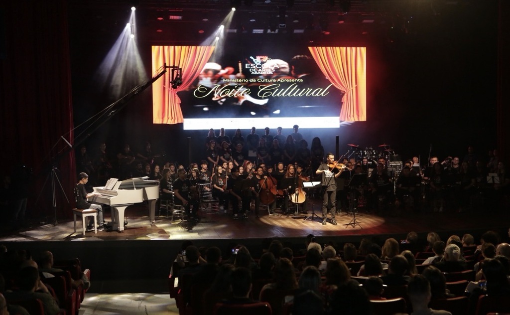 Emoção e casa cheia: Noite Cultural da Abadeus reúne 500 pessoas em Criciúma