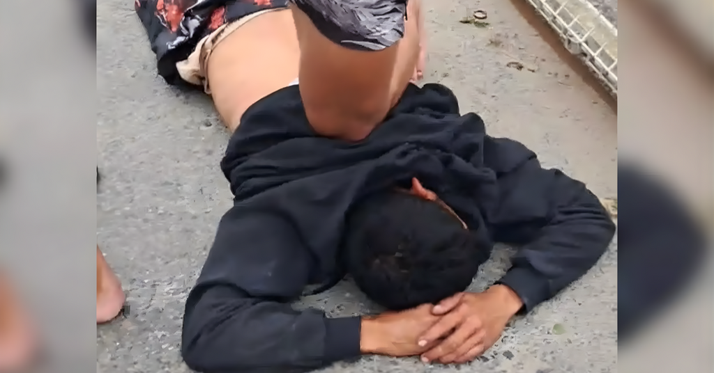 Homem é espancado após tentar roubar celular de mãe e filha em SC