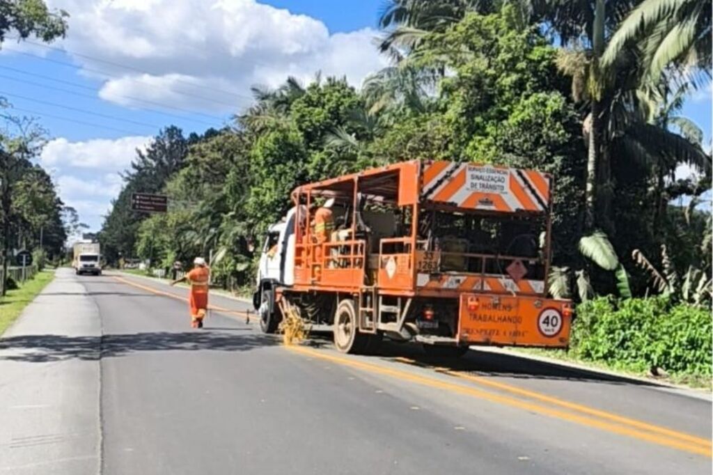 Governo de Santa Catarina intensifica obras viárias no Médio Vale do Itajaí
