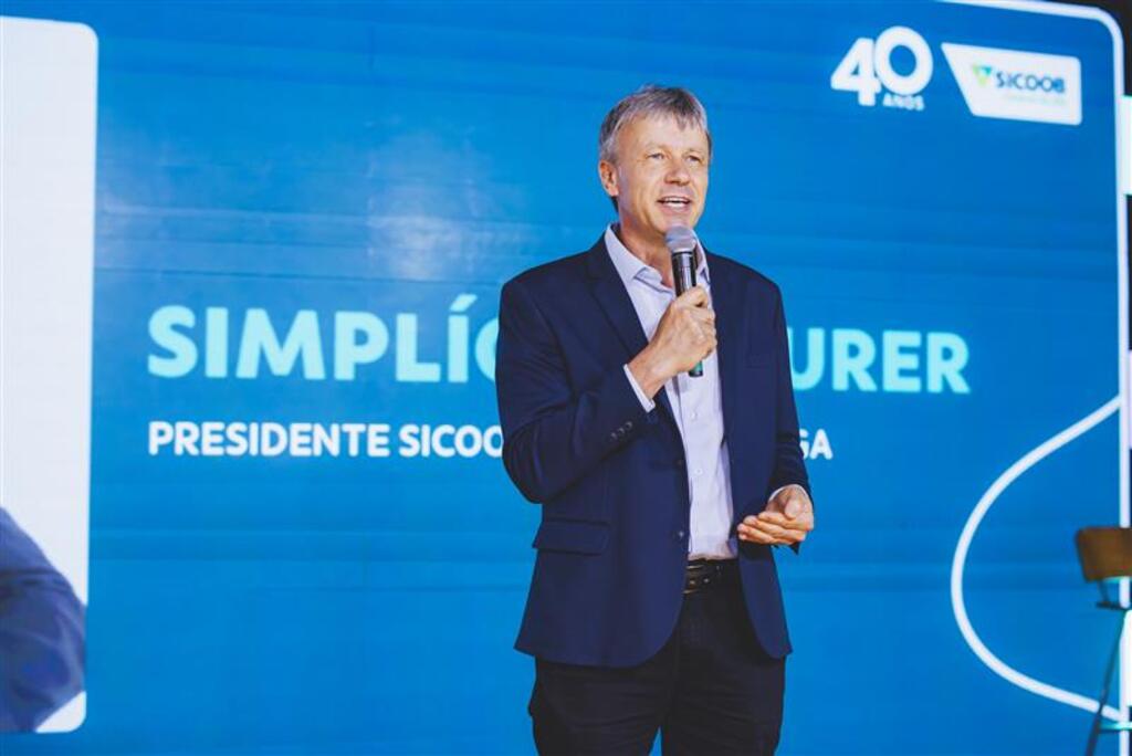 Sicoob Creditapiranga é homenageado nos 40 anos do Sicoob Central em Florianópolis