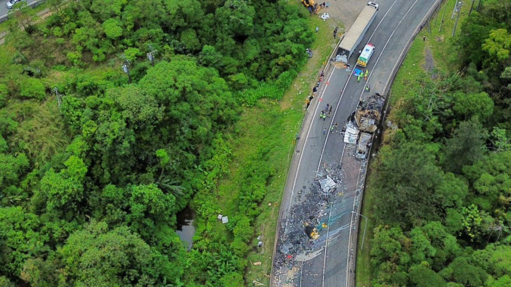 Imagem Reprodução Internet - Motorista catarinense morre ao tentar evitar tragédia na BR-376 e deixa esposa e filho pequeno