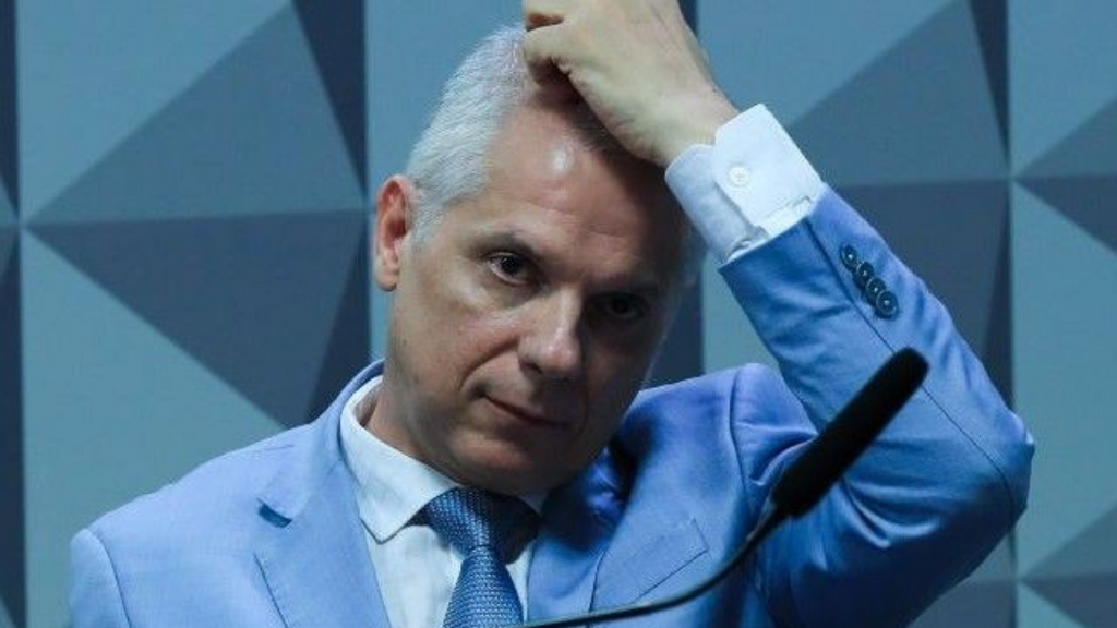 Ex-presidente do INSS é preso em nova fase da Operação Sem Desconto