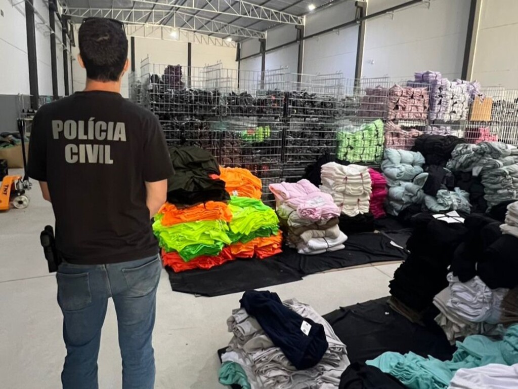 Polícia Civil deflagra segunda fase da Operação Estampa Fria e apreende R$ 330 mil em roupas falsificadas em Brusque
