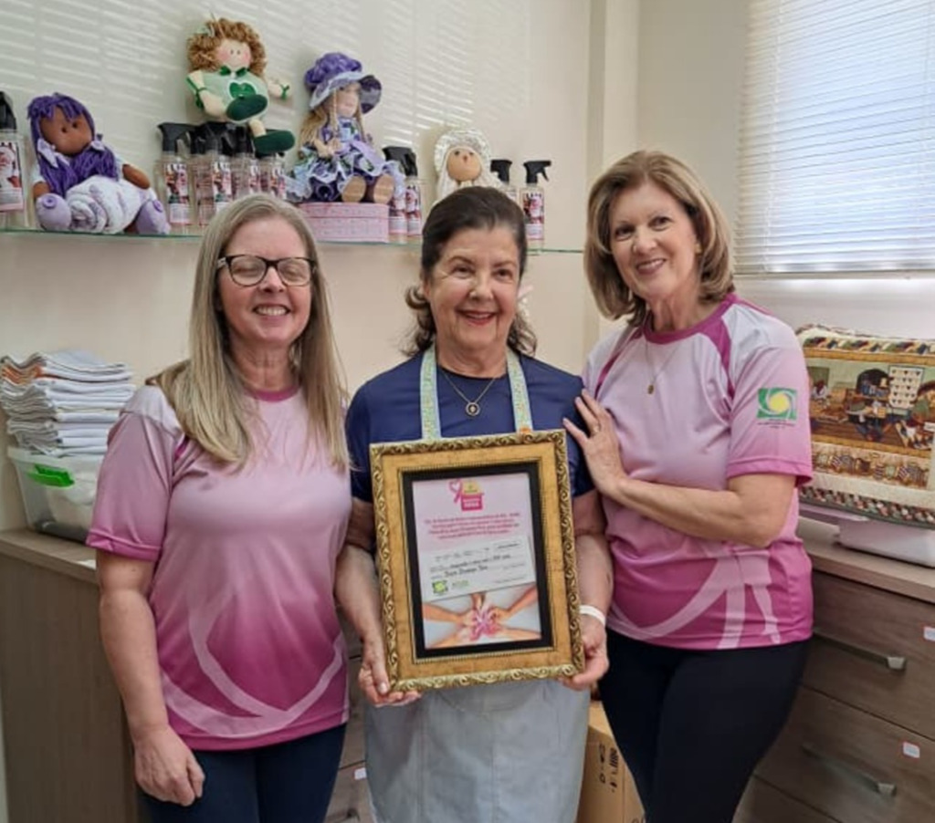 Núcleo da Mulher Empreendedora repassa R$55 mil à Casa de Apoio Colibri