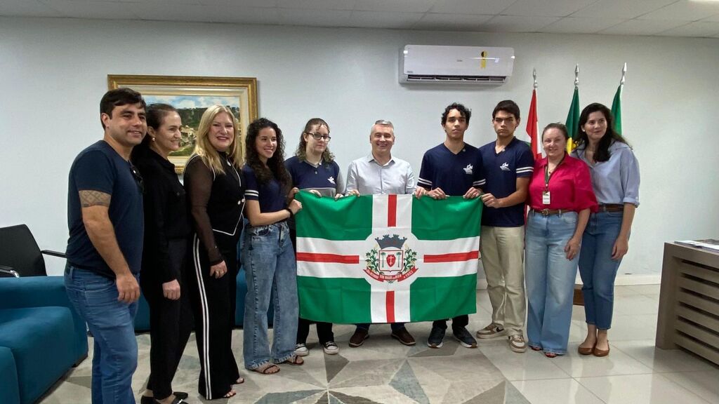 Estudantes da E.E.B. São Miguel representarão o Oeste no Parlamento Jovem 2025