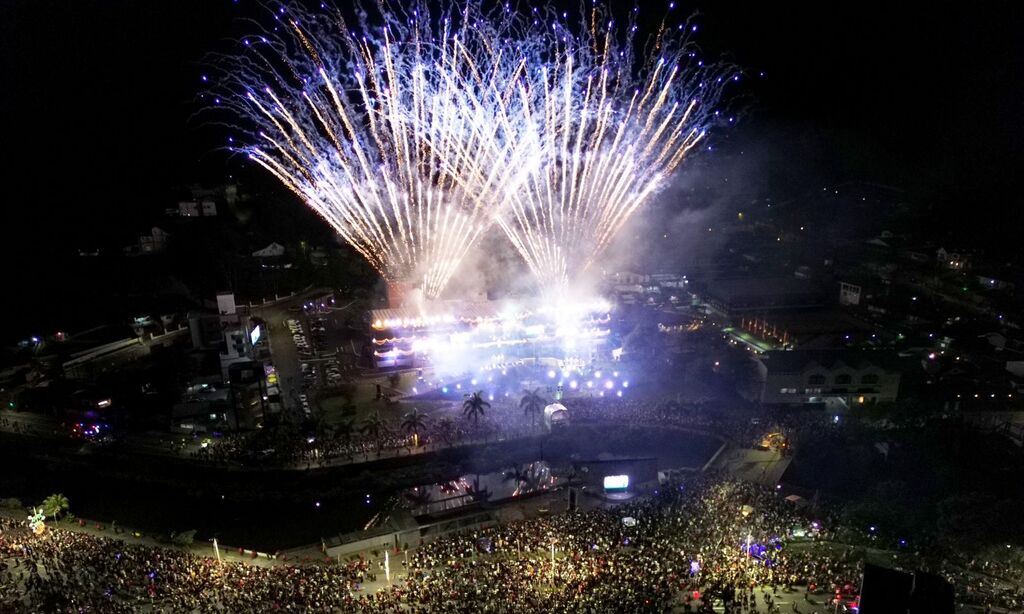 Espetáculo de abertura do Natal de Joinville reúne cerca de 44 mil pessoas na primeira noite de apresentação