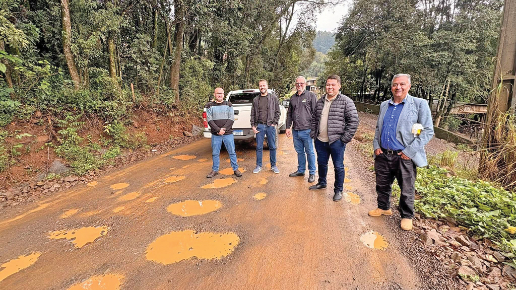 CAPINZAL – Pavimentação do Acesso à Linha Residência é Iniciada