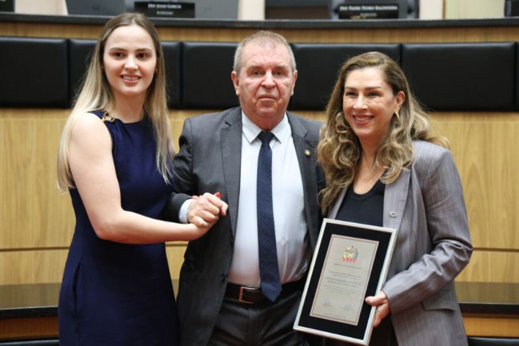 Alesc homenageia 60 anos da ABIH-SC e destaca crescimento do turismo em SC