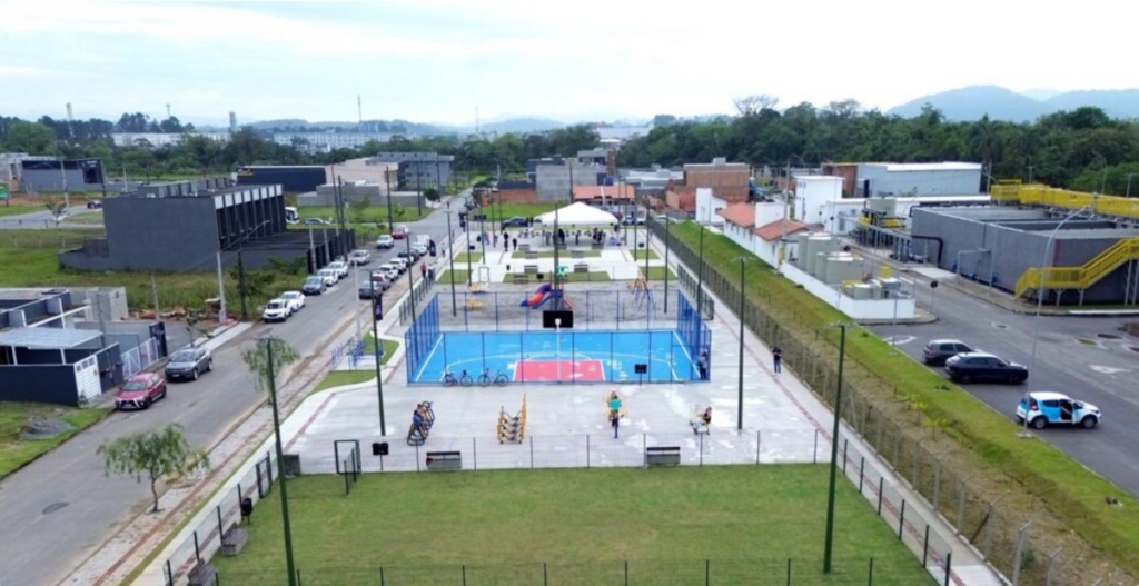 Bairro Vila Nova recebe praça com mais de 3 mil metros quadrados equipada com parquinho e academia