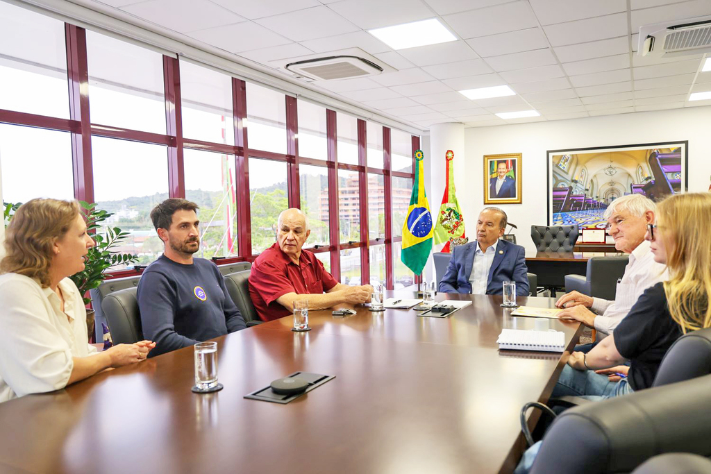 Em reunião com representantes da apicultura catarinense, governador encaminha demandas para valorização da cadeia produtiva do mel