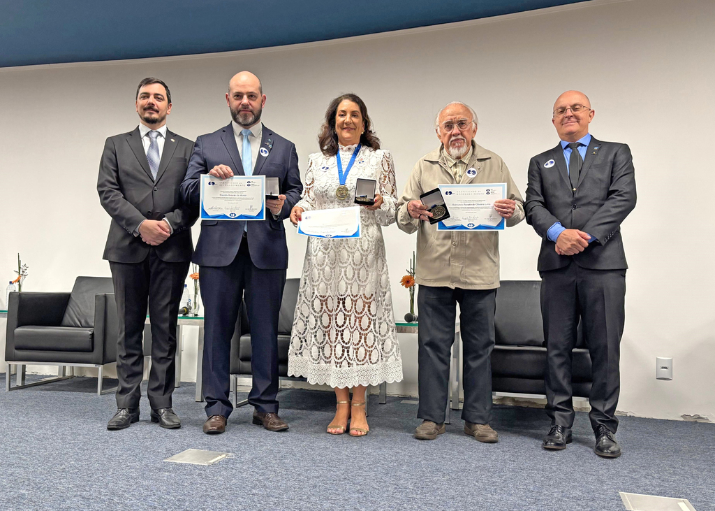 Reitor da Unoesc é homenageado com a Medalha 60 anos da Administração