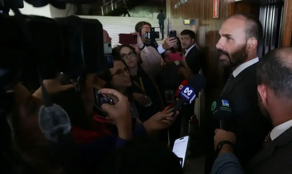 Por unanimidade, STF torna Eduardo Bolsonaro réu por atuação nos EUA