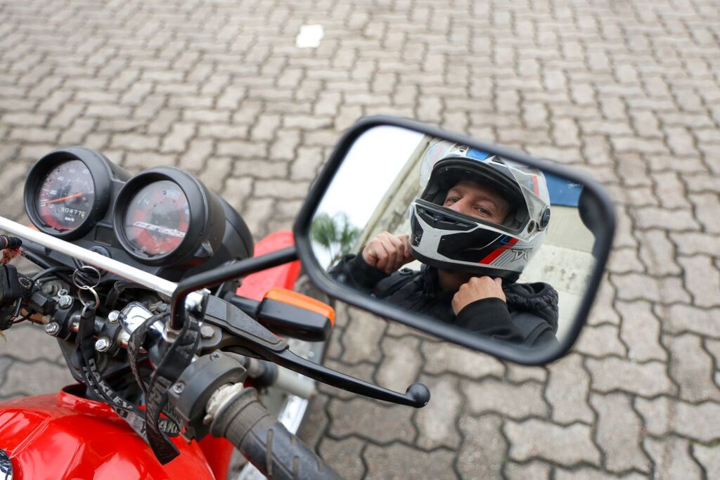 Cetran/SC e Detran/SC consideram solicitação dos motofretistas e mototaxistas prorrogando por um ano prazo para cumprir lei federal