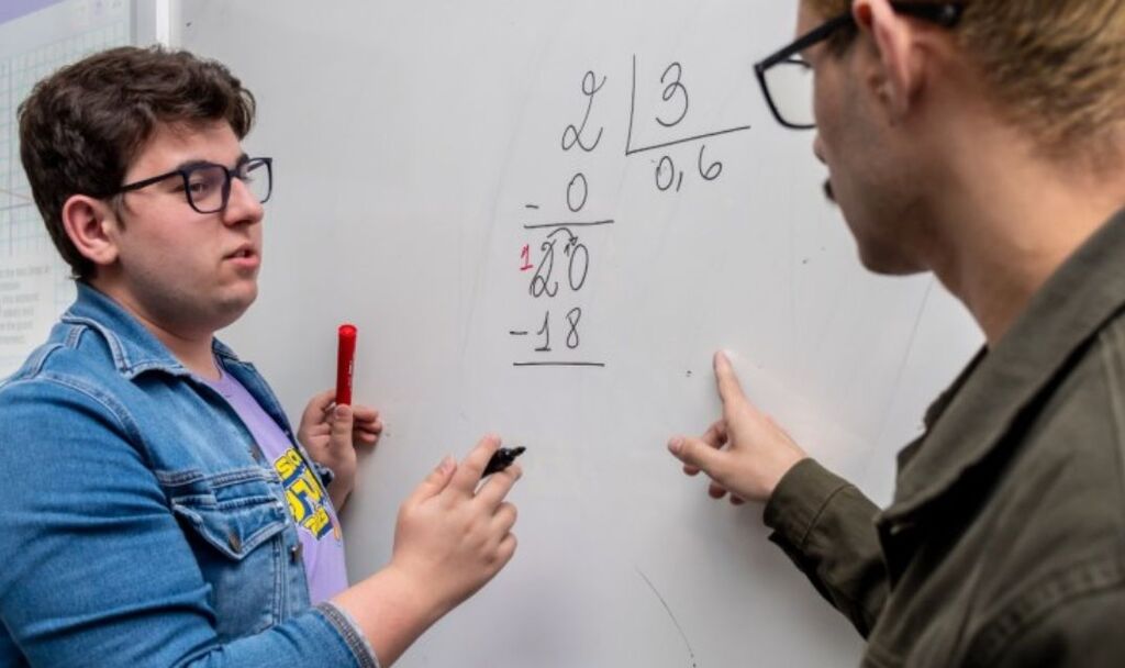 Abertas inscrições para 700 bolsas do programa Professor do Amanhã