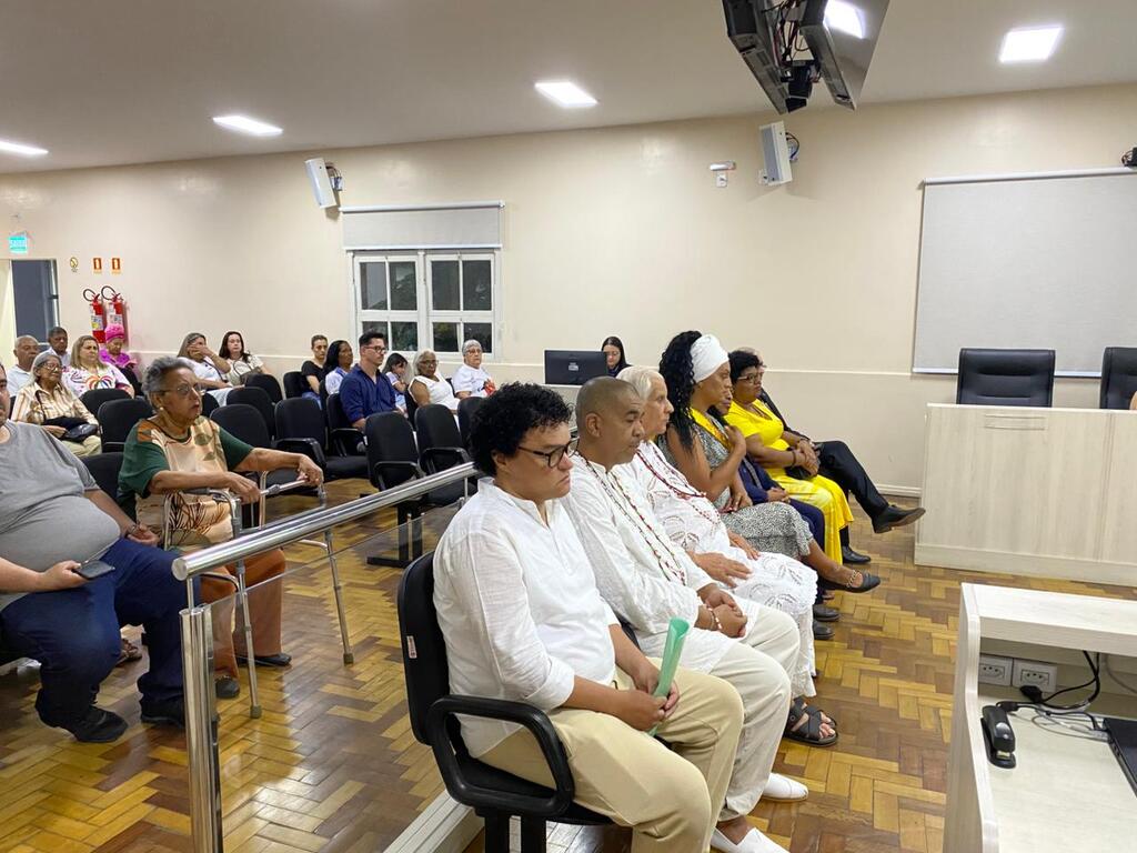 Legislativo realiza sessão solene de homenagens