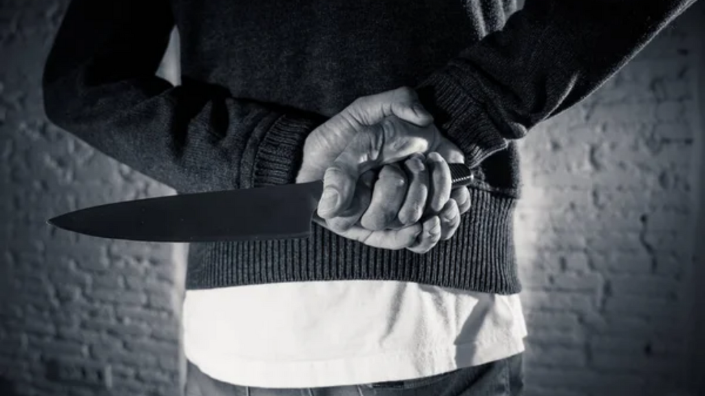 Imagem Depositphotos - Homem é atacado com golpes de facão em tentativa de homicídio em Laguna