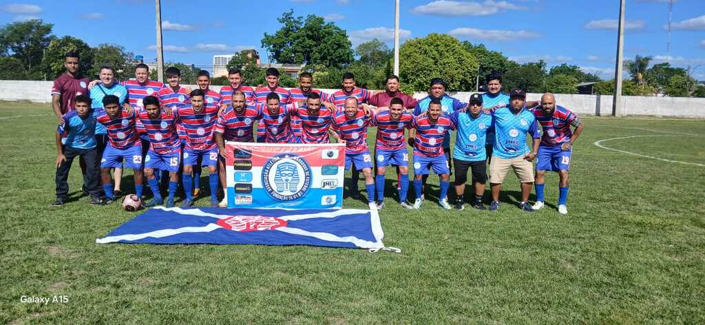 Camarões vence, Cruzeiro goleia e rodada tem expulsões e viradas