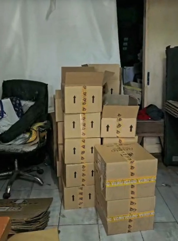 Casal é preso por descaminho com R$ 300 mil em produtos