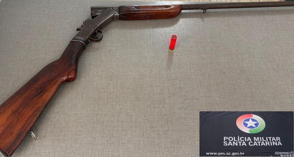 Polícia Militar prende homem por ameaça e posse irregular de arma de fogo no interior do município