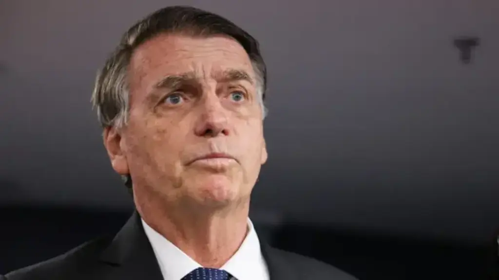 Bolsonaro começa a cumprir pena de 27 anos e três meses de prisão