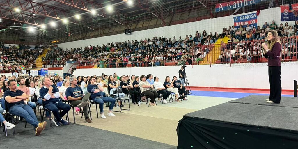 Palestra sobre inclusão escolar lota o Ginásio Municipal