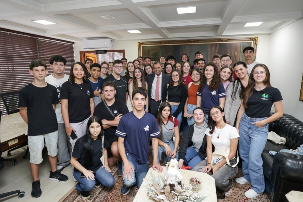 Presidente da Alesc recepciona integrantes do Parlamento Jovem