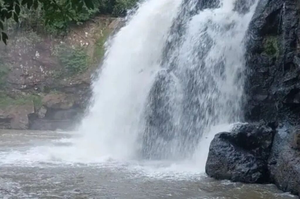 Adolescente desaparece ao nadar em cachoeira na região de Videira, SC