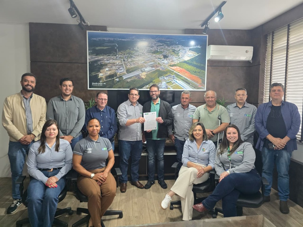 Senador Jorge Seiff visita Otacílio Costa e recebe pedido de recursos para moradias populares