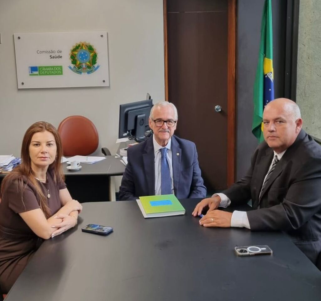 VEREADORES DE TORRES GIMI E CARLA DAITX VIAJAM À BRASÍLIA EM BUSCA RECURSOS PARA O MUNICÍPIO